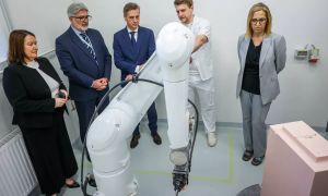 Pomembna pridobitev na URI Soča: robotska roka za napredno izdelavo medicinskih pripomočkov