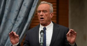 Un giudice ferma Kennedy jr sui vaccini. È una vittoria della scienza, ma la guerra non è finita