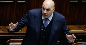 L’autonomia dell’Europa è saggia, la distanza da Trump sull’Iran no. Crosetto al Foglio: “L’Onu a Hormuz”