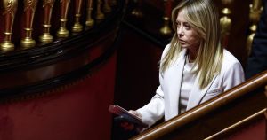 L'Hormuz di Meloni. Energia, sicurezza, legge elettorale, antisemitismo: dopo il referendum si rischia l'ingolfamento parlamentare