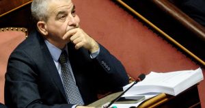 La Biennale di Fazzolari: inchiostro, lettere, la sfida con Buttafuoco. È Venezia ma sembra la Mosca di Gogol