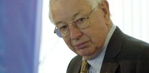 Sir Anthony Mason, a jurist who shaped Australia, dies at 100