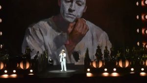 Renato Zero incanta i fan a Conegliano: la prima notte speciale per quattromila