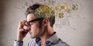 Ağıllı olmaq ağılsızlıqdır - dünya dar paltarda qaçır