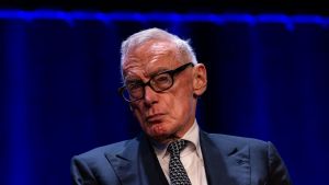 Bob Carr draws Labor luminaries to Macquarie Street book launch