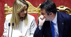 L’accelerata di Meloni sui carburanti. Ma è Salvini a intestarsi il taglio delle accise |