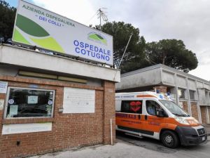 Epatite A in Campania, boom di casi e decine di contagiati. Al Cotugno pazienti in barella