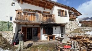 Casa data alle fiamme a Cortina, fascicolo in Procura. Al setaccio tabulati telefonici e telecamere