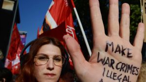 Quali sono i temi che preoccupano di più milanesi e lombardi: viaggio nelle ansie fra carovita, guerre e politica interna