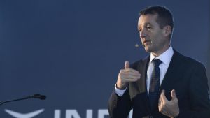 La ofensiva de Moncloa para relevar a Ángel Escribano le cuesta a Indra 1.300 millones en bolsa