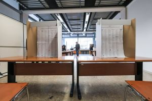 (POGLED) Več demokracije – ker si manj ne moremo privoščiti