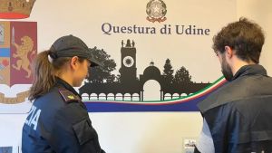 Finto carabiniere truffa un’anziana e le porta via tutti i gioielli: la polizia lo intercetta e lo arresta