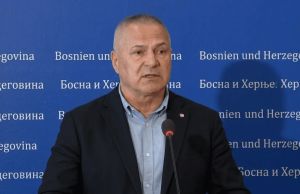 RULET NA GRANICI: Vozače vraćaju, roba propada – ako bh. transport stane, građanima stižu 30% veće cijene!