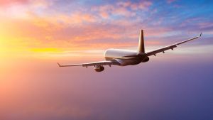 Compagnia aerea cancella mille voli per il caro carburante: decisione senza precedenti