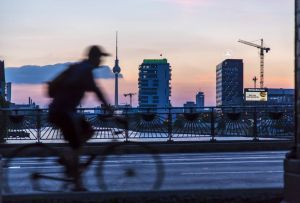 Friedrichshain-Kreuzberg: Diese zwei Männer mit Ostbiografie wollen Bürgermeister werden