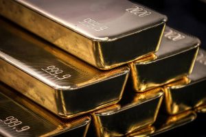 Gold Prices Slump As Oil Becomes An Attractive Safe-Haven Bid
