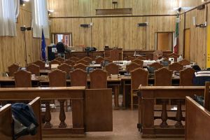 Ferrara, volantini contro i magistrati davanti a Tribunale e Procura