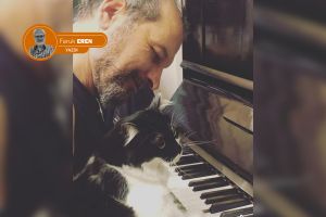 Benim sevdam Muratsız loy, ölüm düşmüş ellerime