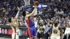 Zvezda Detroita van terena zbog kolapsa pluća