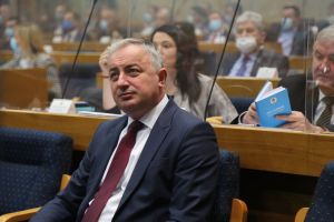 Borenović žestoko: Dok region snižava akcize, SNSD blokira pojeftinjenje goriva u BiH