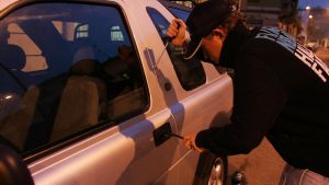 Tagliano i cavi dell’elettricità per rubare un’auto: intero quartiere al buio a Villasanta