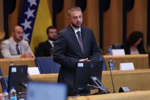 Nešković: Godinu čekanja na povrat PDV-a, dok UIO zapošljava nove kadrove