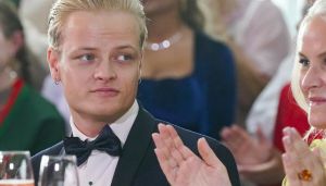 Vil alltidhenge ved ham