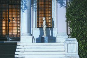 Νέες δημοσκοπήσεις: Ο χρόνος θα κρίνει τα «πολεμικά» κέρδη της κυβέρνησης