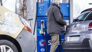 Caro carburanti, la ricetta Cgil: 