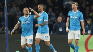 Lobotka c'è, il Napoli a Cagliari con il doppio play. McTominay e De Bruyne