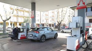 Caro carburanti e gas, la Ue cerca una soluzione: “Approvvigionamenti stabili” /