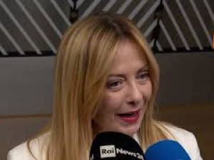 Meloni su caro carburante: Ok del Consiglio Europeo a misure nazionali urgenti