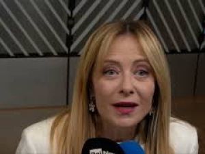 Caso Delmastro, Meloni: Doveva stare più attento, ma non si deve dimettere