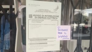Blackout programmato in centro a Pordenone: serrande abbassate e disagi per dieci attività