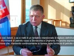 Il premier slovacco Fico a Bruxelles: No progressi su petrolio, Zelensky vuole rovesciare Orban