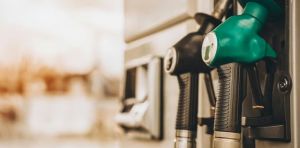 Do petrol retailers really ‘price‑gouge’ during oil price spikes?