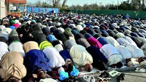 In tremila a Udine, altrettanti a Pordenone: musulmani in preghiera per la fine del Ramadan