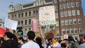 Zaak tegen burgemeester Istanbul verdeelt Turkse gemeenschap in Nederland. ‘Hopelijk komt verandering’