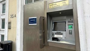 Bank for­søg­te at hjæl­pe be­kym­ret mand med mær­ke­li­ge transak­tio­ner: Gik hur­tigt g...