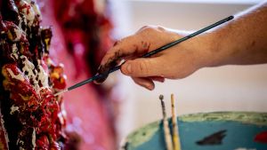 Det er so­ci­alt skævt og gan­ske uhørt: I kan ikke tørre be­spa­rel­sen af på de svage