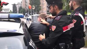 Finto carabiniere tenta truffa ad anziani, viene scoperto e arrestato