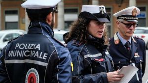 Hotel abusivo in centro: camere in più, pareti spostate, ingressi secondari. Scattano le sanzioni