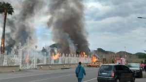 Vasto incendio distrugge la Villa Antica Le Dune a Trecase