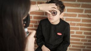 Slechtziend en toch geen bril in de klas: de Brillenbus moet uitkomst bieden