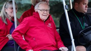 The Billionaire Civil War: Warren Buffett Defends Charity Against Conservative Backlash
