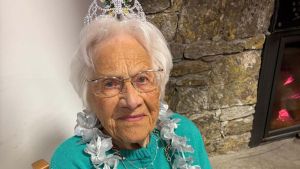 Il traguardo di nonna Pina, 106 anni da record: “Il segreto? Avere uno spirito positivo e fare sempre quello che amiamo”