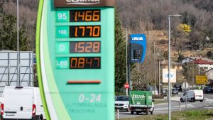 Conviene ancora fare benzina in Slovenia? E c’è davvero un tetto al pieno? Tutte le risposte