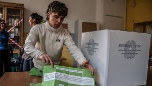 Napoli, referendum sulla Giustizia - la diretta | Seggi aperti dalle 7, si vota anche lunedì fino alle 15