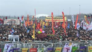 Onbinler Newroz Meydanı'nda: 