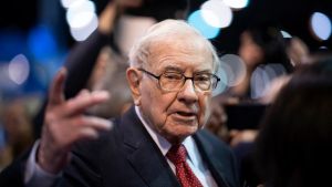 Warren Buffett Defends the ‘Giving Pledge’ Against Peter Thiel